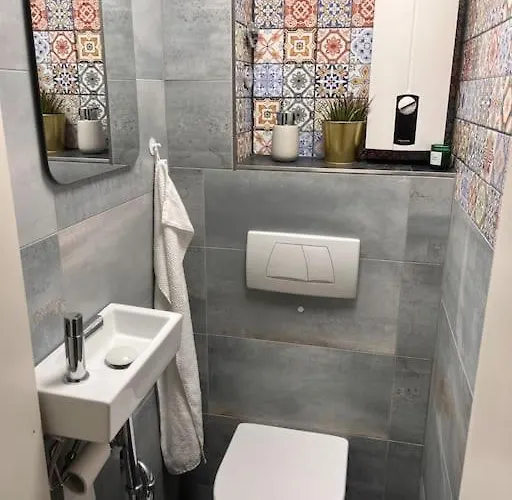 Gemütliche, Große 6-zkb,eg-wohnung Im Herzen Eimsbüttels-2wc&2duschen