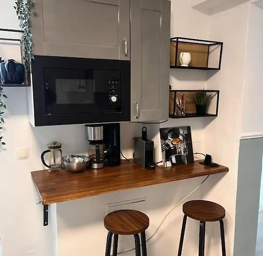 Gemütliche, Große 6-zkb,eg-wohnung Im Herzen Eimsbüttels-2wc&2duschen Apartamento