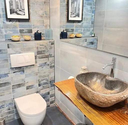 Gemütliche, Große 6-zkb,eg-wohnung Im Herzen Eimsbüttels-2wc&2duschen *